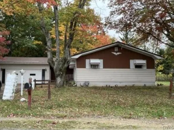 21 Woodward Dr, Fredonia, NY 14063