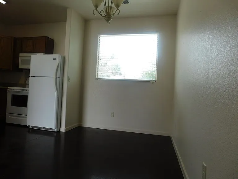 1325 Cedar Ave — Photo 6