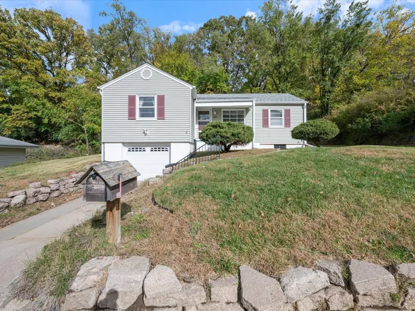 242 Elmwood Dr, Council Bluffs, IA 51503