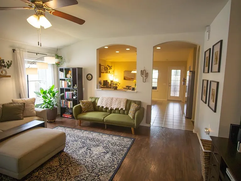 5209 English Glade Dr — Photo 3