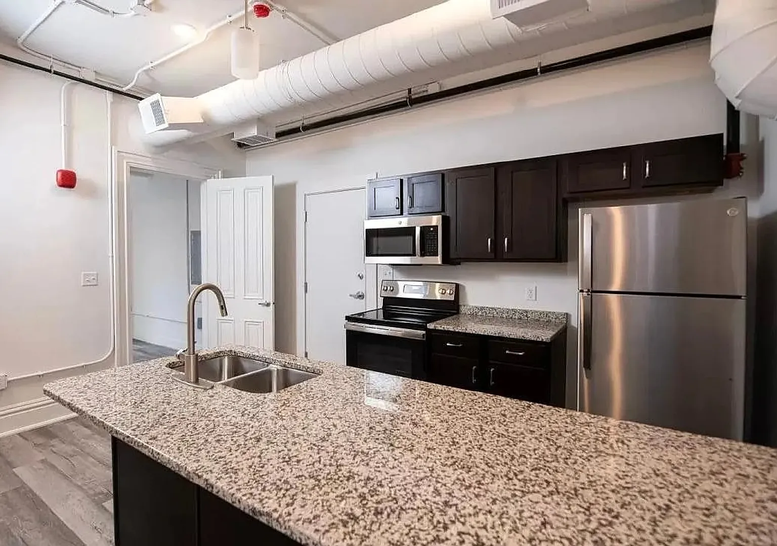 325 W Market St — Photo 2