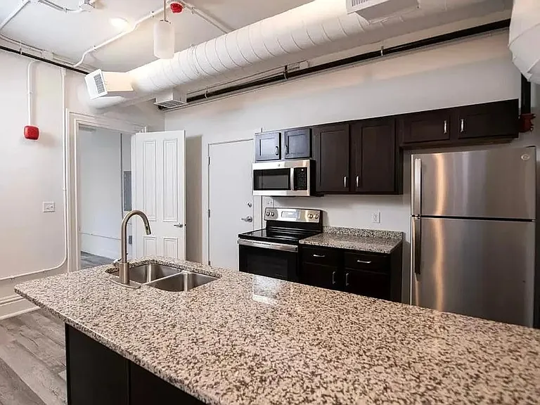 325 W Market St — Photo 2