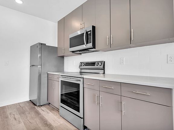 Appliances Included
Washer/Dryer/Stove/Microwave/ Dishwasher