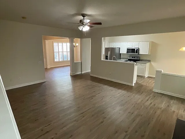 11715 Harsworth Ln — Photo 6
