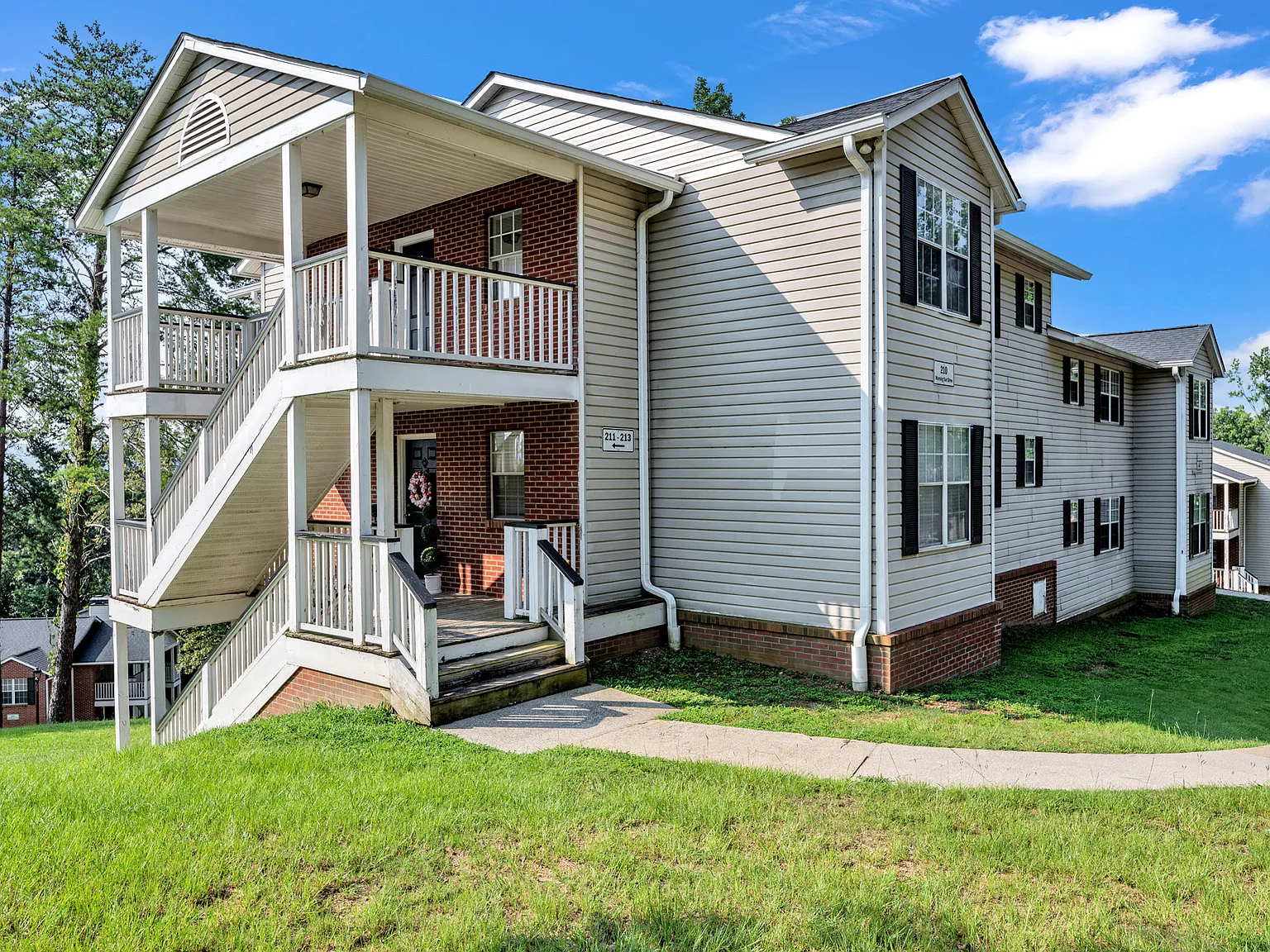 2 bed, 1136 sqft, $1,550 — Photo 1