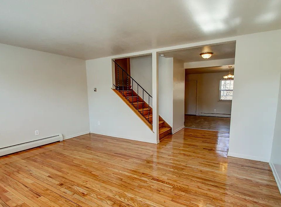 2nd image of 100 Brook St #1