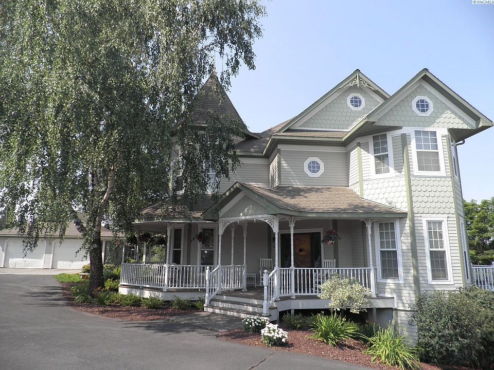 1st image of 525 NW Aspen Ct