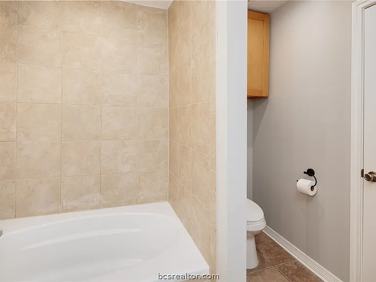 1004 Edgewood Dr — Photo 16