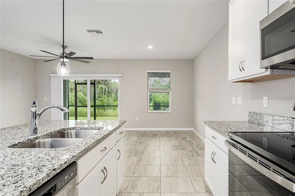3 bed, 2.5 bath, 1575 sqft, $2,100 — Photo 4