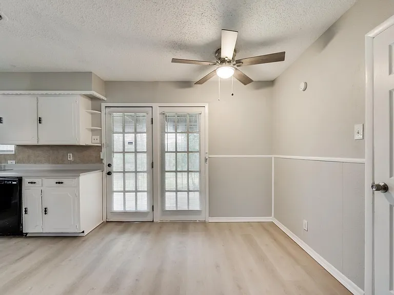 12118 Oberlin Dr — Photo 15