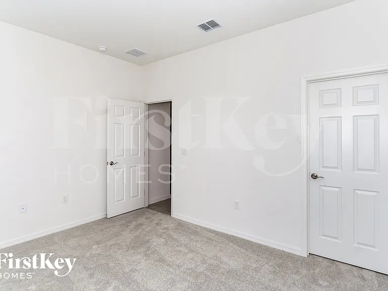 340 Corbel Ln — Photo 10