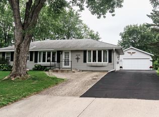 8869 Indahl Ave S, Cottage Grove, MN 55016