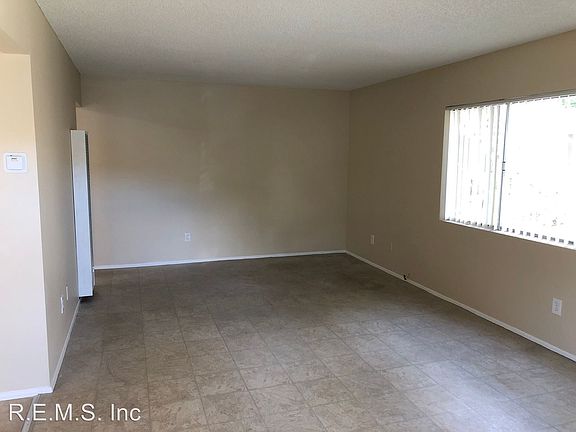 2nd image of 1123 E Robidoux St APT A