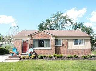 31984 Leelane Rd, Farmington, MI 48336