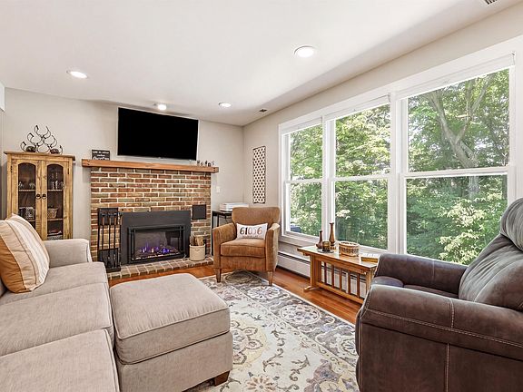 3rd image of 30 Thatcher Ln
