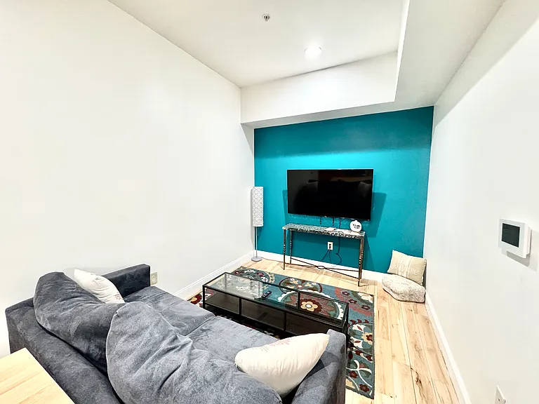 439 N 13th St #3C — Photo 4