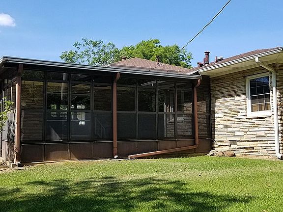 15’ x 25’ Glassed in sunroom