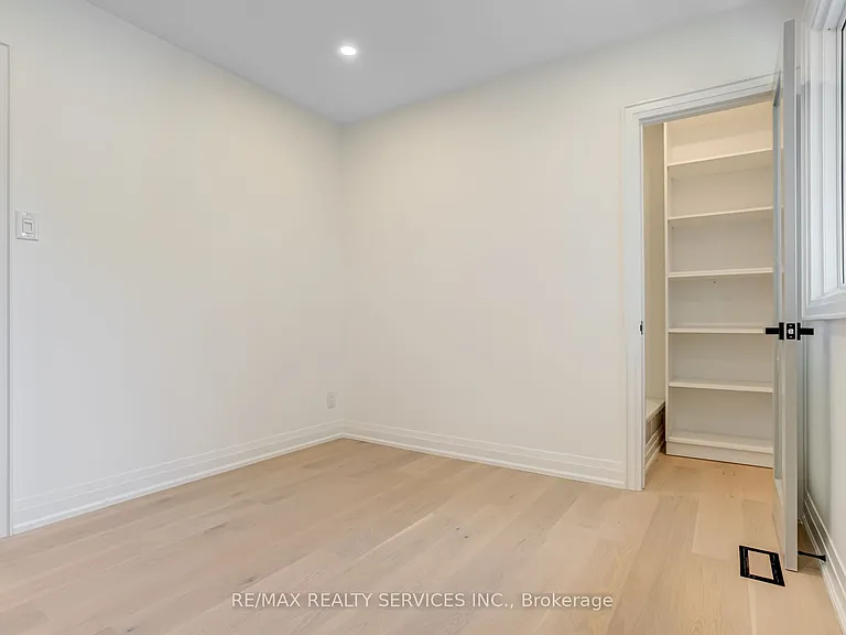 5133 Cherryhill Cres — Photo 26