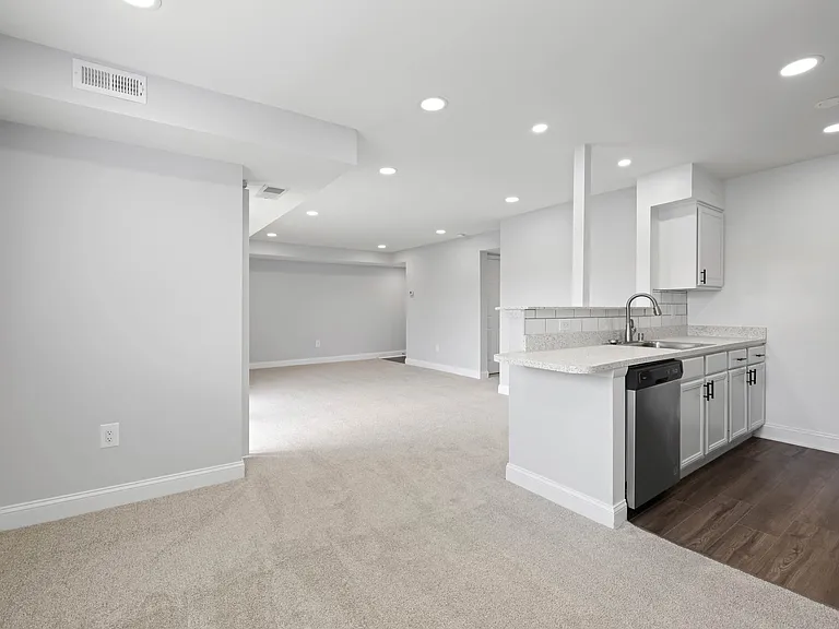 Rose Hill Apartments — Photo 42