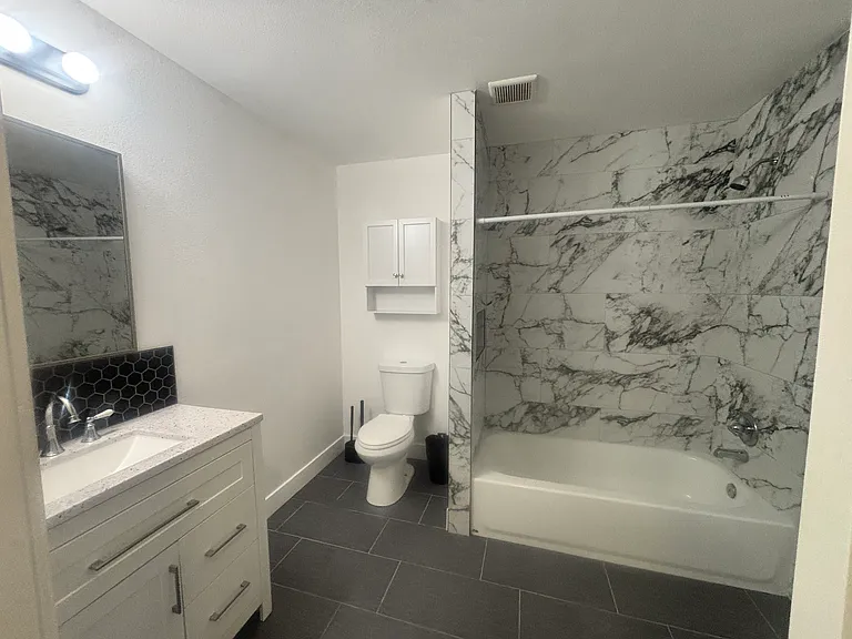 4209 SW 3rd St — Photo 16