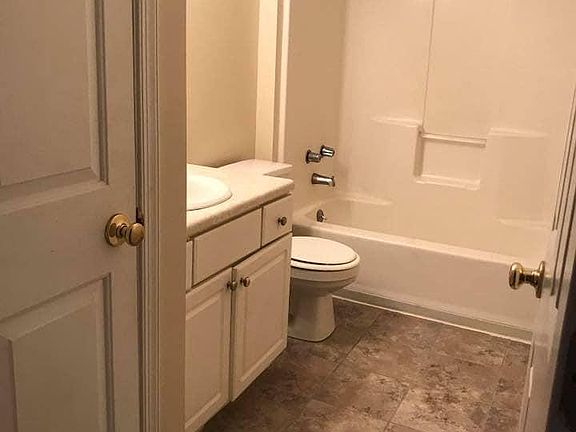 4th image of 40 Lakeview Dr