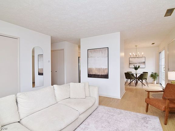 5th image of 4016 Townhouse Ln