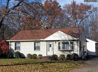 27320 Seneca Dr, Westlake, OH 44145