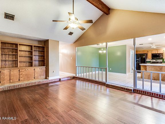3rd image of 130 Bickerton Dr