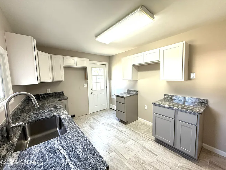 410 Bay Way — Photo 5