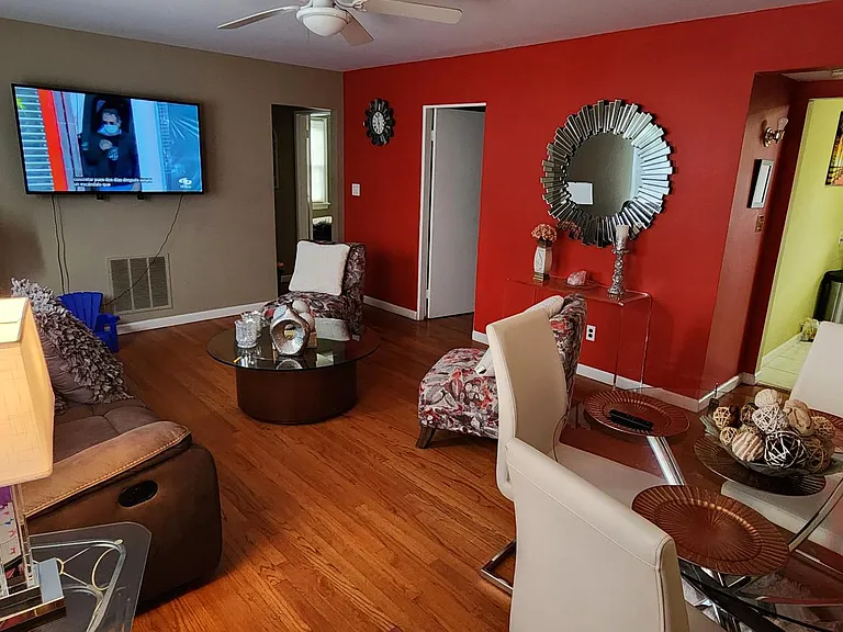 8 Columbia Dr #4A — Photo 4
