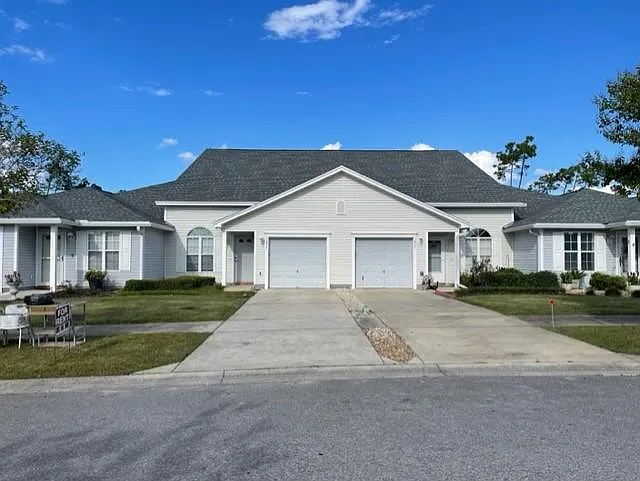 3 bed, 2.5 bath, 1938 sqft, $2,189 — Photo 2