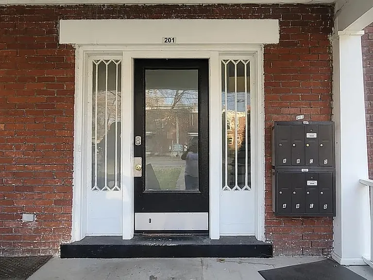 702 E High St #201-B — Photo 1