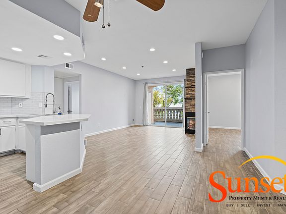 2nd image of 680 Camino De La Reina APT 2104