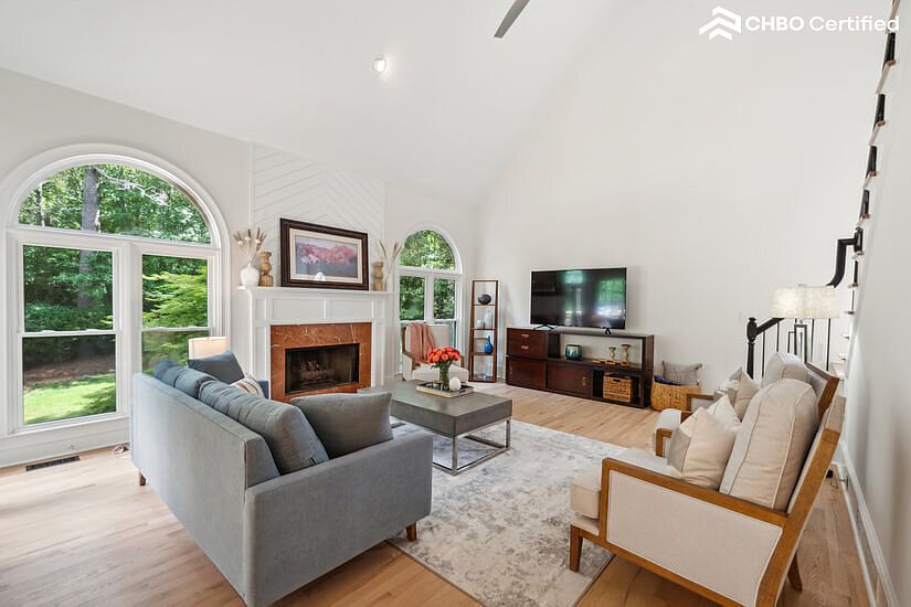 Fully Furnished Spacious 4 BR Home in Roswell