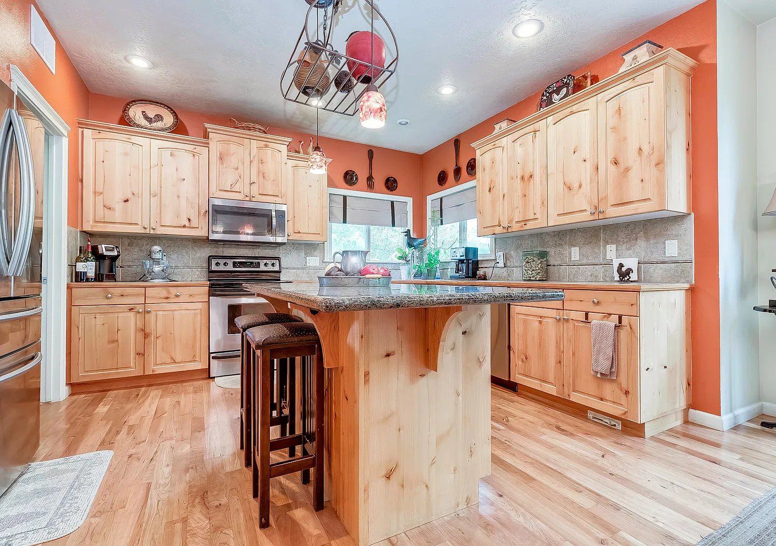 Beautiful Craftsman Style Home — Photo 3