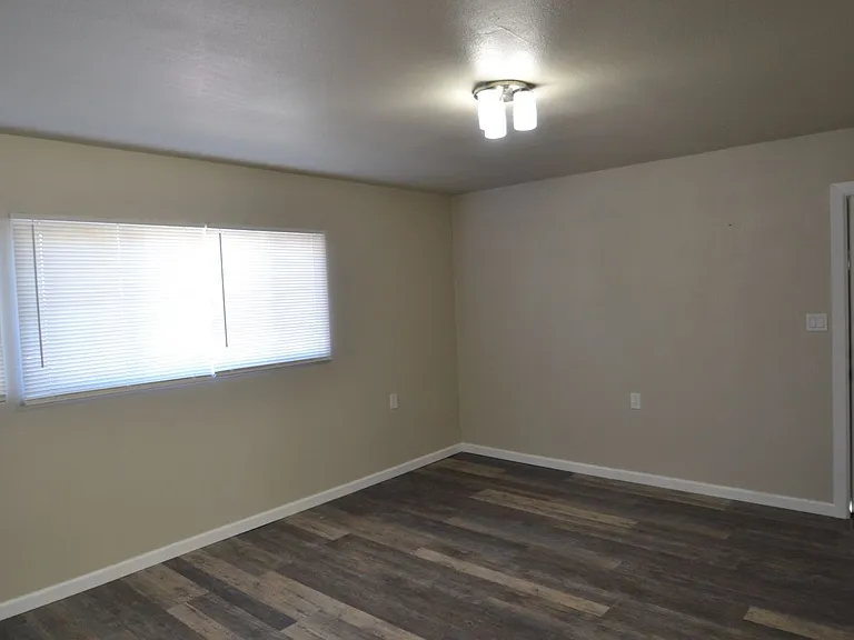 1140 Valley Manor Ct — Photo 4