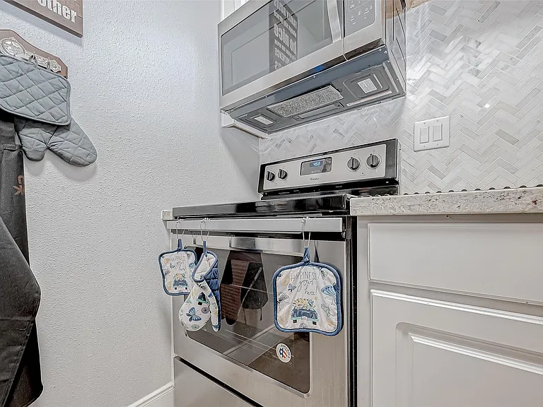 1860 White Oak Dr #375 — Photo 24