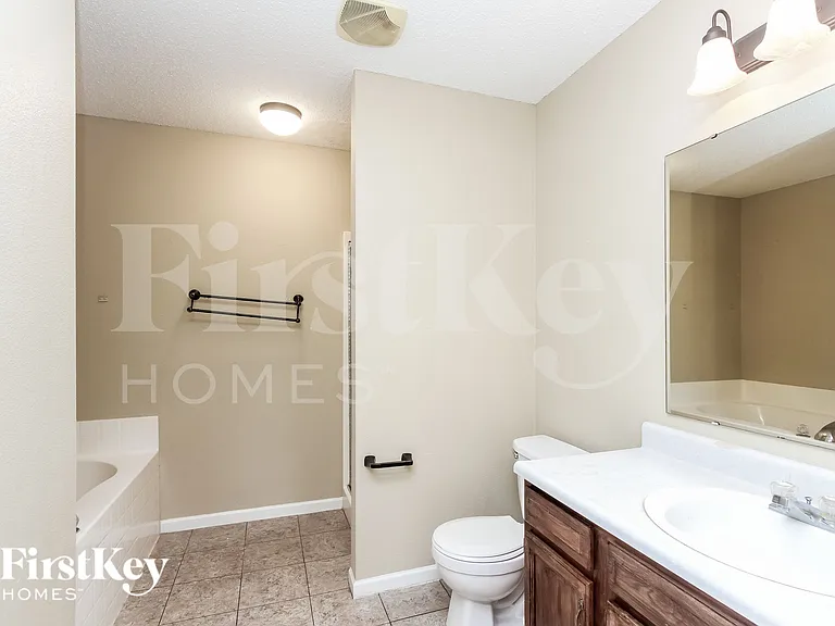 9775 Thomas Ln — Photo 10