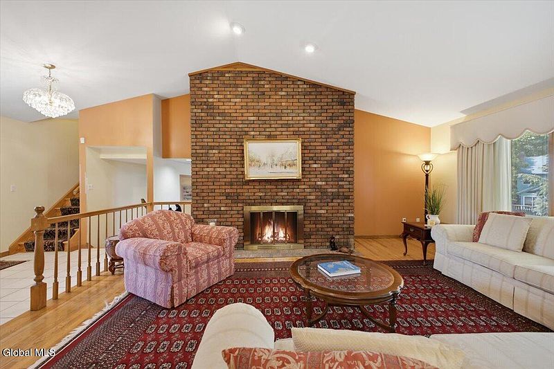 4th image of 14 Cathedral Court
