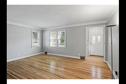 319 Annapolis St W — Photo 4