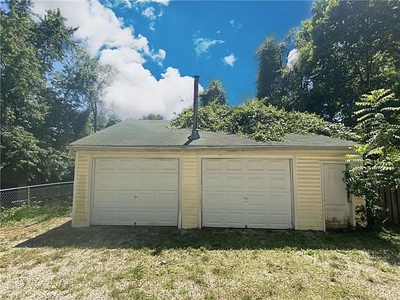 5th image of 5830 NE Dexter Ave