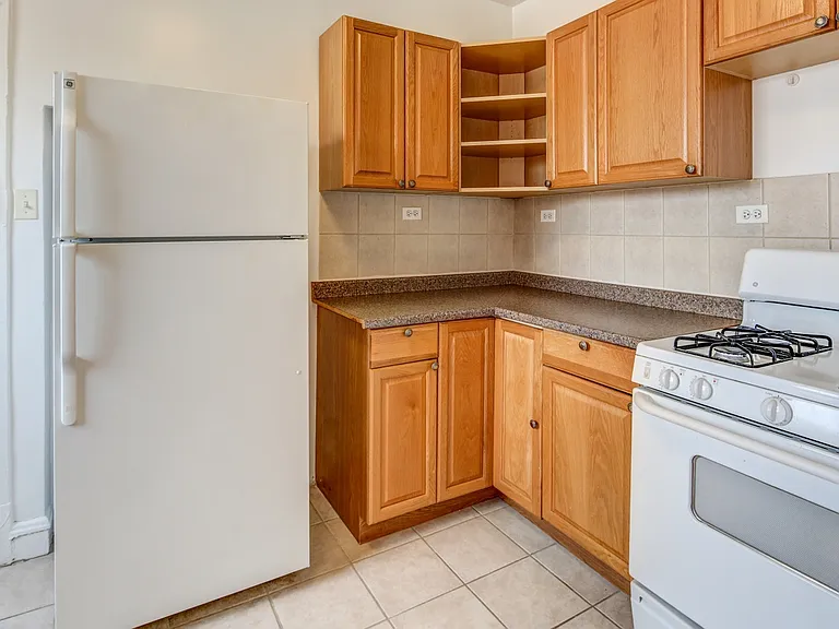 1 BR 725 Kitchen