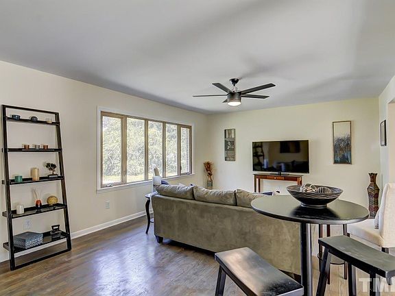 2nd image of 111 Brenrose Cir