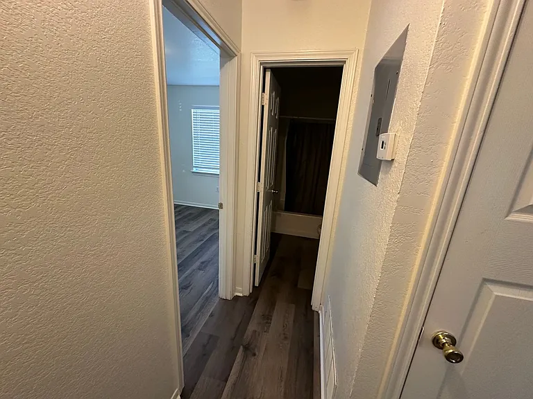 204 W Avenue F — Photo 6