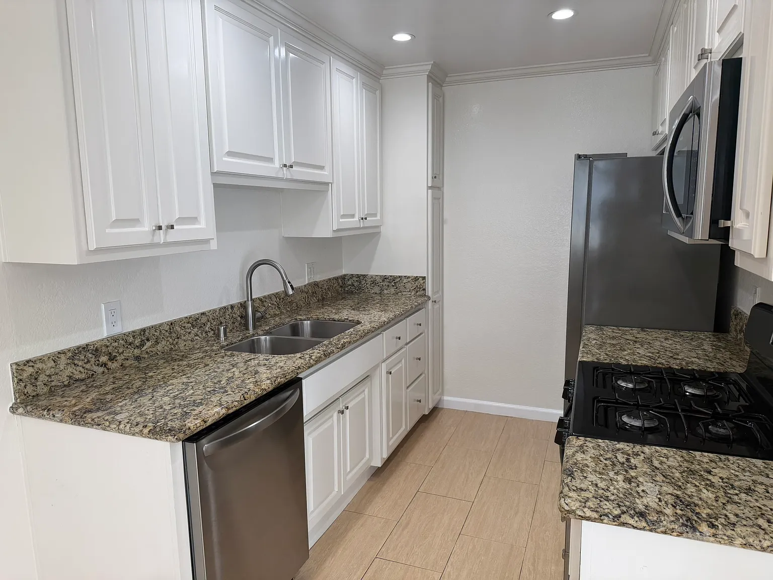 15141 Burbank Blvd — Photo 4