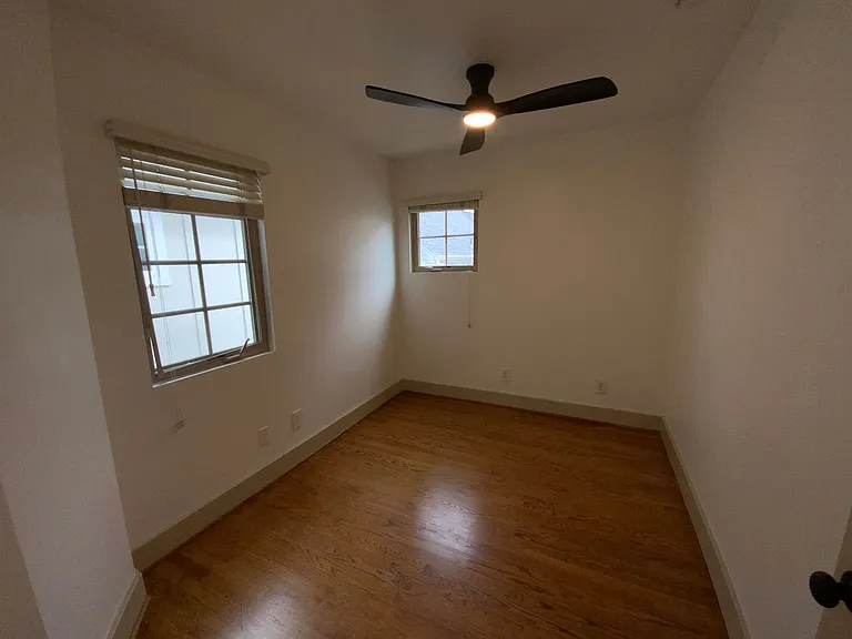 445 E Ave — Photo 21