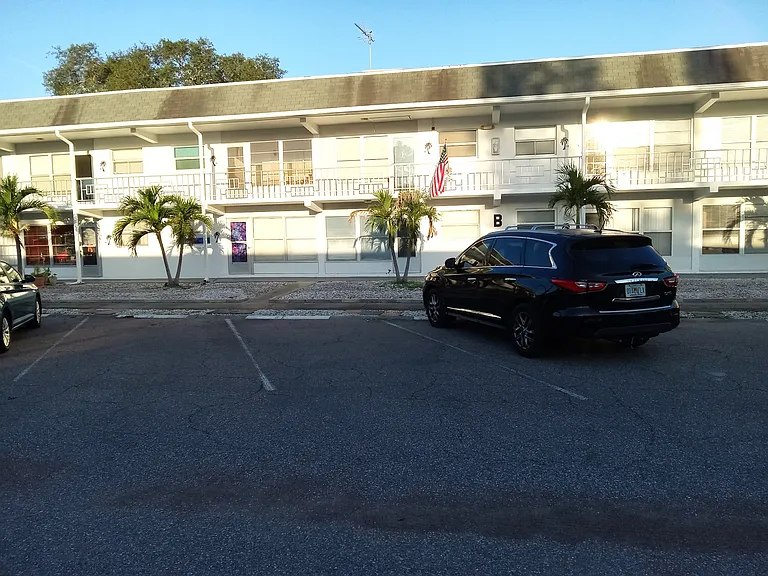 1221 Drew St #B6 — Photo 1