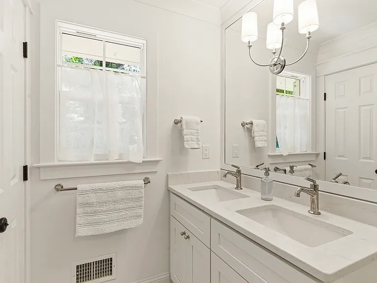 418 Biscayne Dr — Photo 12