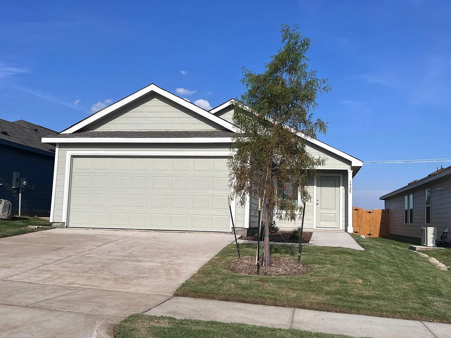 3 bed, 1410 sqft, $1,695 — Photo 2