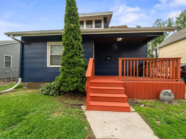 613 N 4th Ave E, Newton, IA 50208